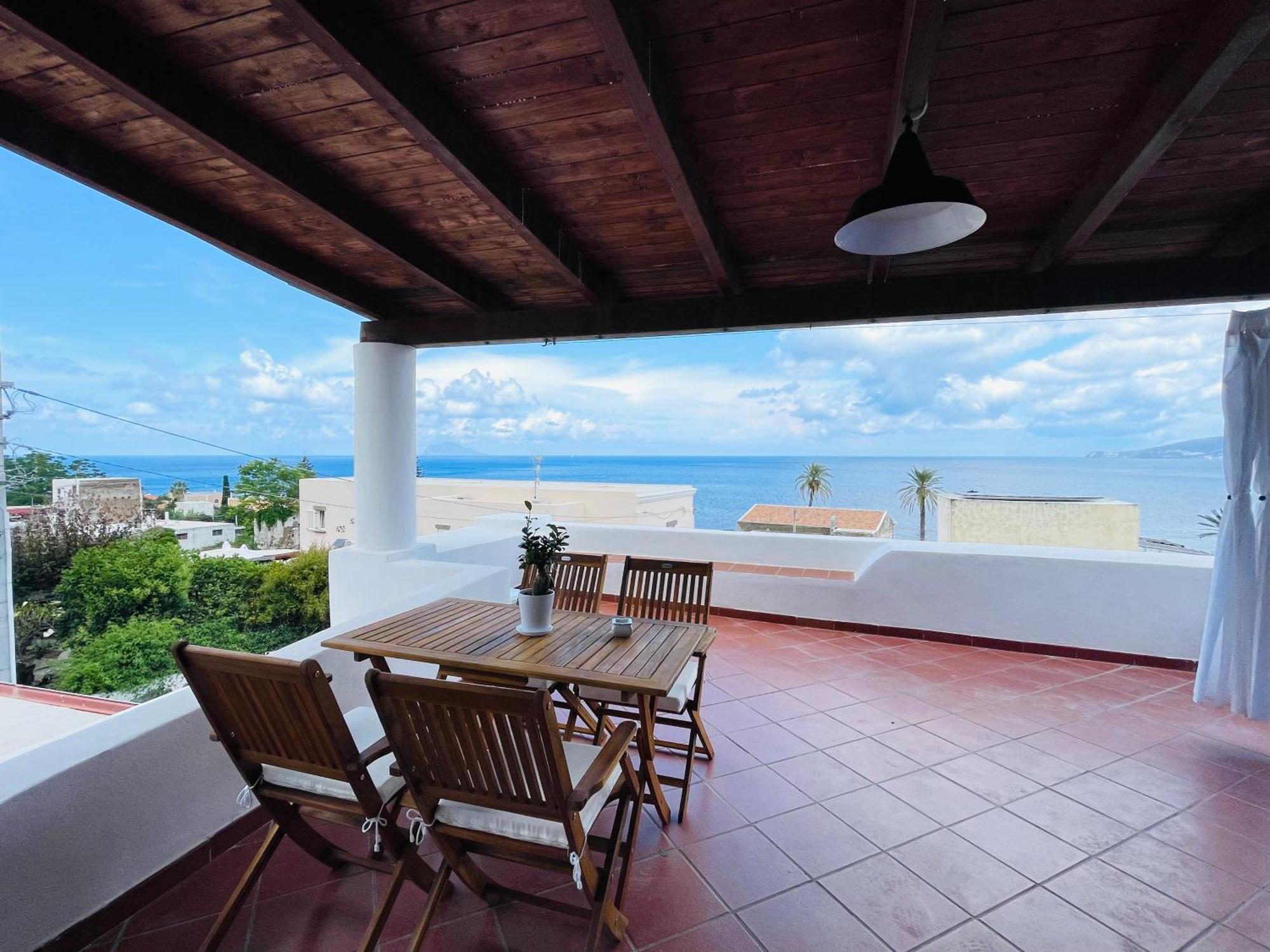 Villa Margherita - Appartamenti A Due Passi Dal Corso Di Santa Marina Salina A 100 Mt Dalla Spiaggia Exterior foto